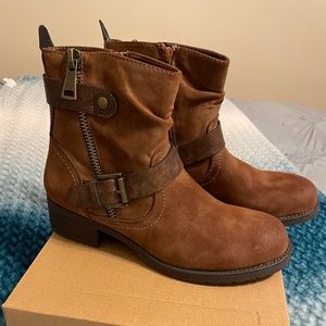 Sz 9 Dunes boots ladies . Leather memory foam